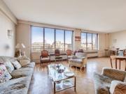 Avenue Foch Bel appartement en étage élevé à rénover