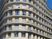 Avenue George V face à l'hôtel quatre saisons