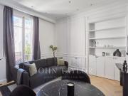 Avenue Montaigne Luxueux Pied à Terre climatisé vendu meublé