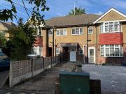 Avenue Road, Harold Wood, Romford RM3, 2 bed maisonette...