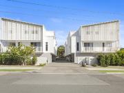 Award Winning Luxury Retreat Just 5 Minutes to the Beach