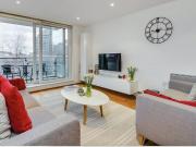 Awesome 2 bed flat with 2 bathrooms near the river