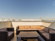 Awesome apartment with great terrace close to park and...