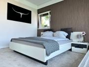 Awesome, modern loft with jacuzzi, kitchen & AC in...