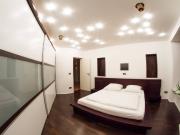 Awesome, pretty suite. Middle of Munich. Great view to...