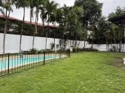 Ayala Alabang Village Spacious Corner House with Garden...