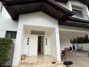 Ayala Alabang Village Spacious Corner House with Garden...