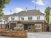 Ayloffs Walk, Emerson Park, 4 Bedroom Detached