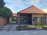 Azcuenaga 1247, ALQUILA Casa de tres dormitorios