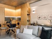 Azenhas 1 bedroom and parking in Santo António