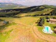 Azienda agricola con villa e piscina in vendita a...