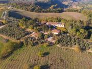 Azienda agricola in vendita a Poggibonsi composto da 20vani