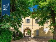 Azienda agricola in vendita a Zenevredo