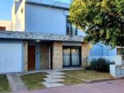 Bº Jardin Casa más 2 deptos, Excelente inversion!