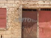 بيت للبيع يحتاج للإصلاح مكون من طبق و التاني صندوق