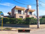 Ba. COSTA AZUL CASA de 3 DORMITORIOS con Parque y Pileta