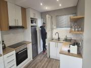 Bachelor Apartment to rent in Green Point, Cape Town