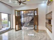 Bahria Town Phase 1.5 Kanal Triple Storey Designer House...