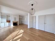 BAIGNÉ DE LUMIÈRE GRÂCE A SA TRIPLE EXPOSITION