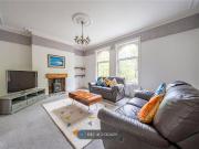 Bainbridge Road, Leeds LS6, 3 bed flat to rent, £1,750...