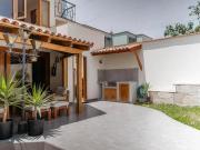 Bajó de precio! Alquilo Preciosa y amplia casa frente a...