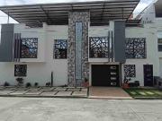 BAJÓ DE PRECIO! Vendo casa esquinera con apartaestudio...