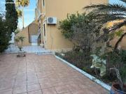 ? Bajo en esquina con gran jardín privado en...