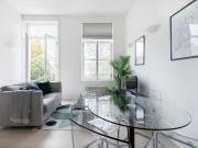 Balcony 1 bedroom flat, 2 minutes from station