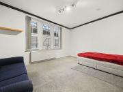 Balham Hill, London SW12, 1 bed flat to rent, £1,300 pcm...