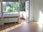 Balkon, 2 Zimmer, Eßküche, Stellplatz, sofort frei !