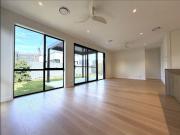 Band New Luxurious 4+Study House Close to Metro