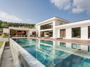 Bandol Villa contemporaine, piscine miroir et vue dégagée