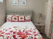 Banff Trail Room to rent Close to Buses, North Hill...