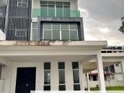 Bangi Avenue Big land Corner 3 storey 5800sq feet, Like...