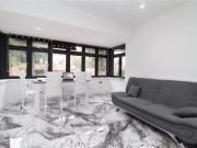 Banstead Road, Purley, CR8 3EB