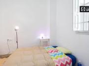 Bonito Amplia habitación en un apartamento de 5...