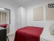 Barato Habitación en piso compartido de 5 habitaciones...