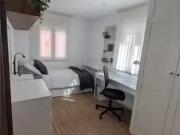 ¡Recién llegado! Habitación en piso de 5 habitaciones en...