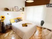 Barato Se alquila habitación en piso 7 dormitorios en...