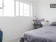 ¡En alquiler! Se alquila habitación en piso compartido...