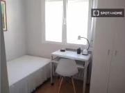 ¡Renta! Se alquila habitación en piso de 3 habitaciones...