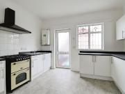 Barnard Road, Leigh On Sea SS9, 3 bed flat to rent,...
