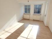 Barrierefreie 2 R. Whg. mit Lift u. Balkon im Grünen