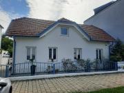 Barrierefreier Bungalow mit Pool und Garten am See