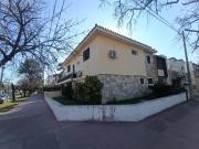 BARRIO JUNIORS. CASA EN VENTA AGULLA GARZÓN ESQUINA ZUVIRIA