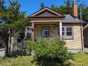 Basement with 3 spacious bedrooms in Residential Zone... Basement with 3 spacious bedrooms in Residential Zone...