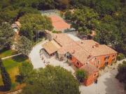 Bastide du 17e siècle nichée au cœur d'un terrain de...