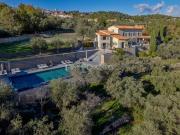 Bastide en pierre à vendre proche du village de Tourrettes