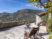 Bastide en pierre avec vue panoramique