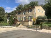 Bastide en pierre sur un terrain de 4400 m2 avec piscine